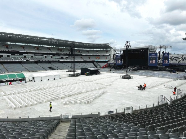 HD Flooring NZ (Eden Park - Luke Combs) - White Cube Chairs